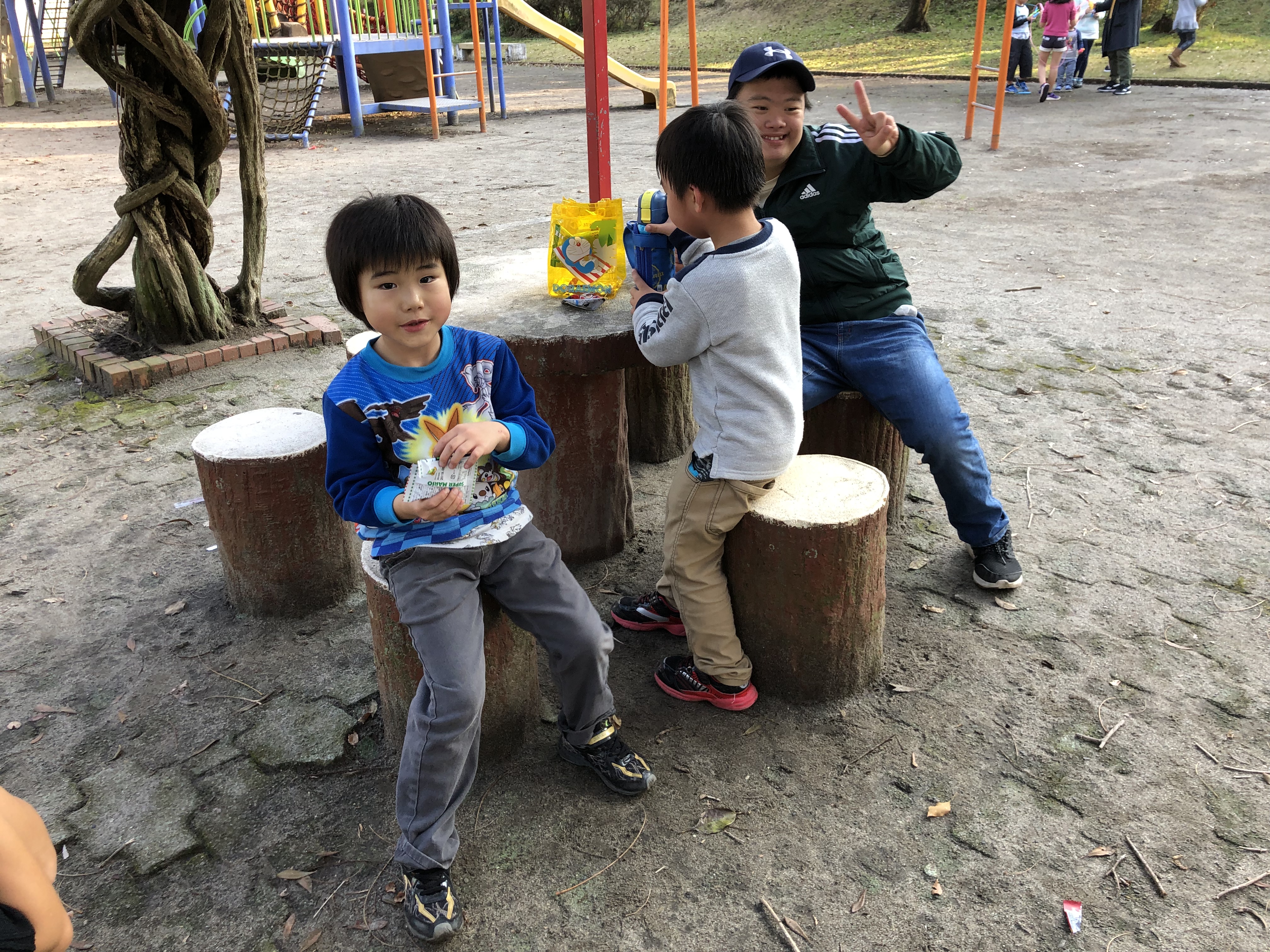 子ども同士縦の繋がりを持つ・集団の遊びを楽しむ。