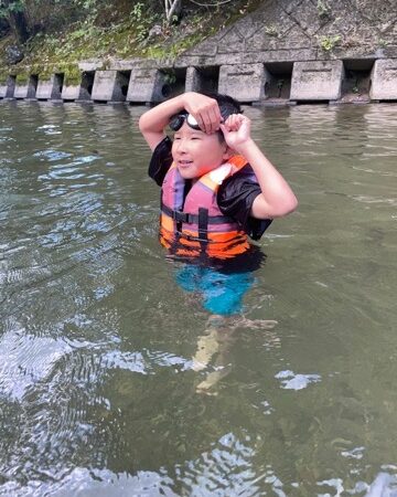 楽しい楽しい川遊び😁👍