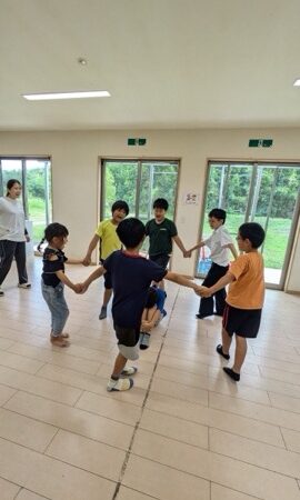 か～ごめかごめ♪